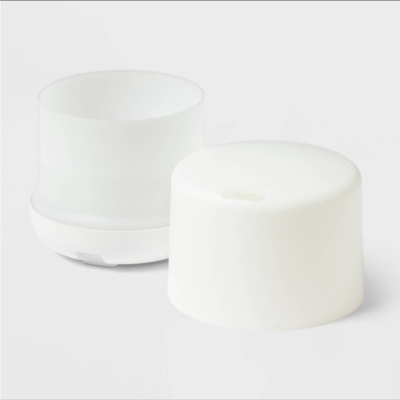 White Aroma Diffuser with Minimalist Design - Picture 2 of 3